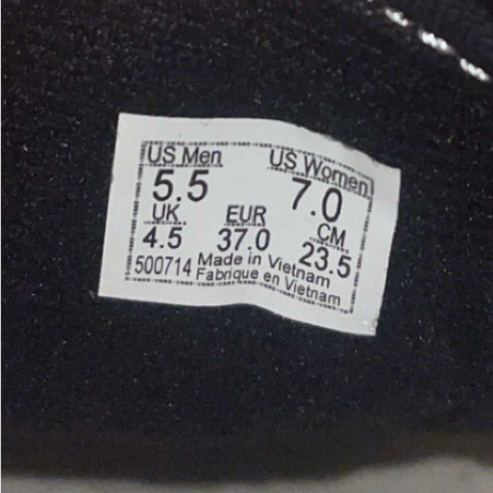 Women’s Size 7 Vans Black and White Old Skool Sneakers - Picture 5 of 5